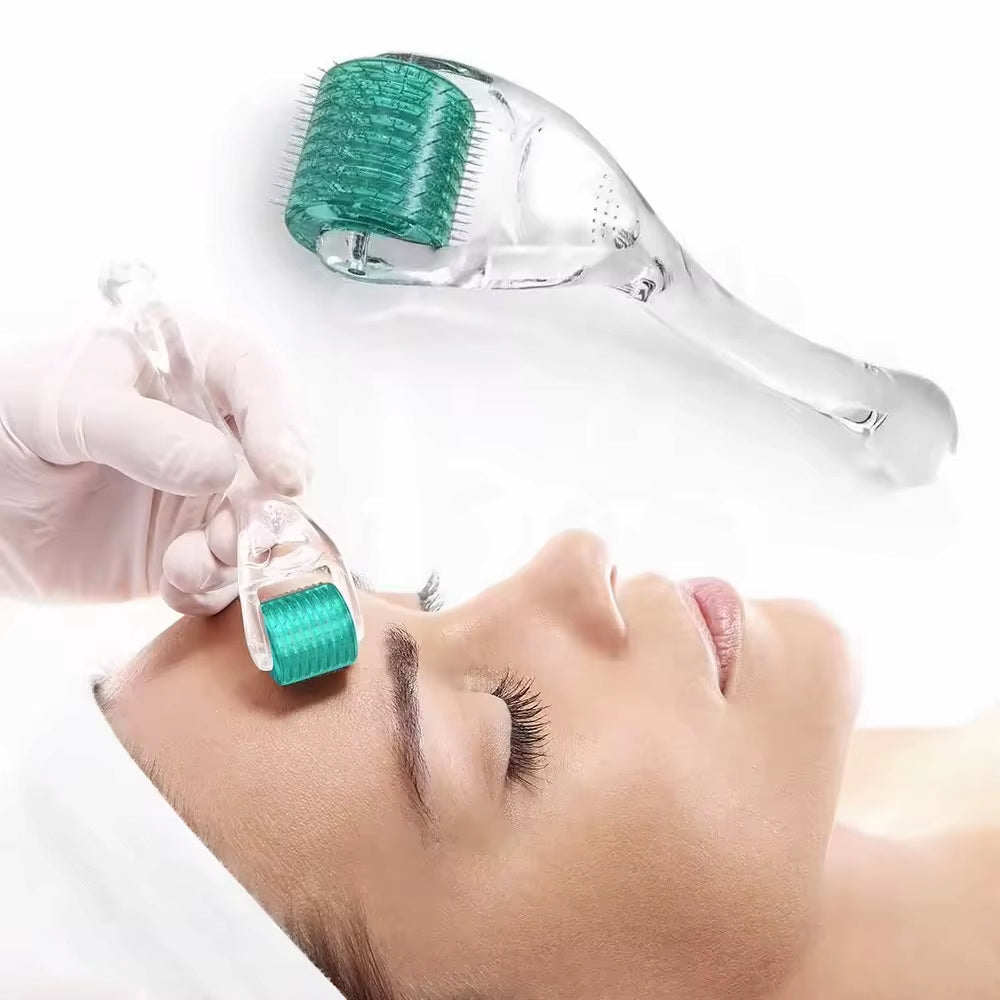 Dermaroller DRS 192 met 192 naalden wordt gebruikt voor microneedling behandeling in het gezicht om de huidstructuur te verbeteren en collageen te stimuleren.