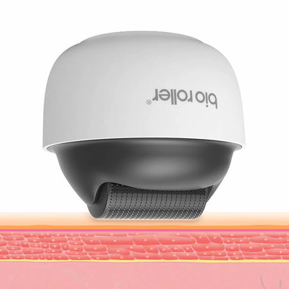 Bio Roller G4 microneedling-roller die laat zien hoe de micronaalden het huidoppervlak penetreren om collageen te stimuleren en de huidstructuur te verbeteren.