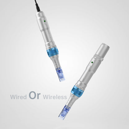 Vergelijking tussen Dr. Pen A6 in bedrade en draadloze versie, beide met blauwe naaldpatroon voor professionele micronaaldbehandeling.