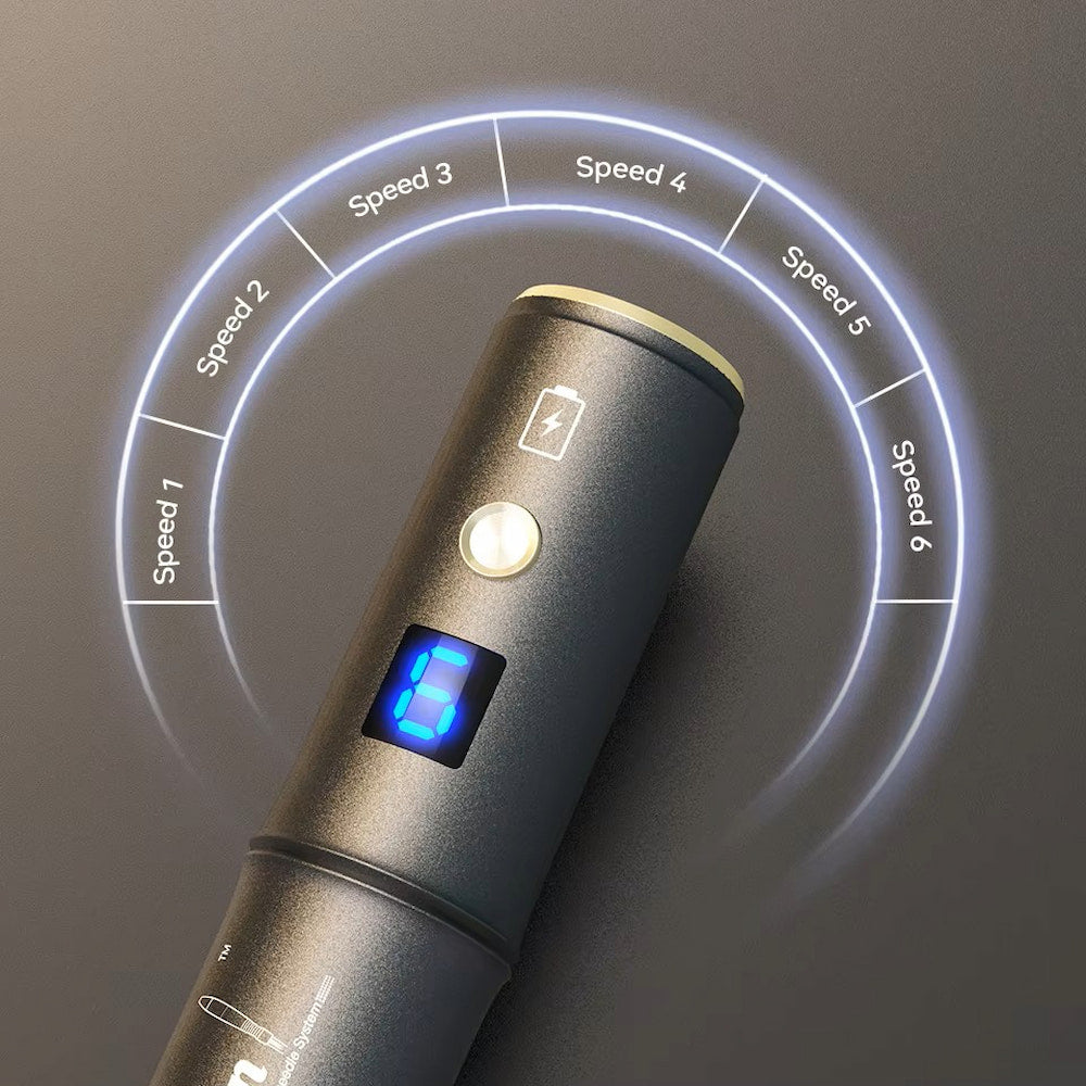 Dr. Pen A8S micronaaldpen die zes snelheidsniveaus toont met digitaal display voor nauwkeurige en aangepaste huidbehandeling.