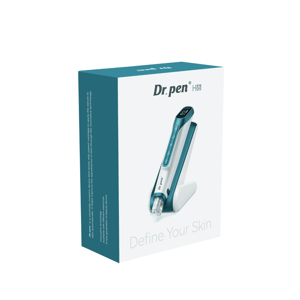 Dr. Pen H6 Hydra Pen in originele verpakking met afbeelding van de microneedlingpen en bijbehorende standaard.