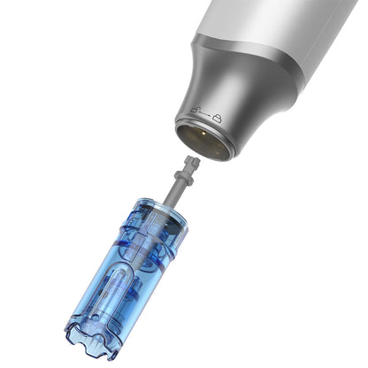 Close-up van Dr. Pen M9 en verwisselbare naaldcartridge voor veilige en hygiënische microneedling-behandeling.