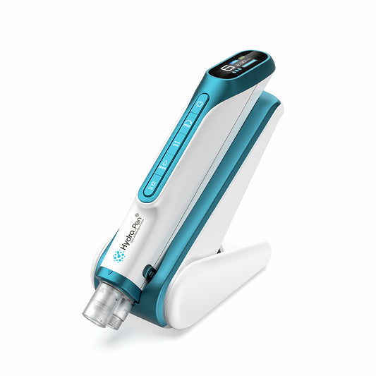 Hydra Pen H6 mikroneedling-verktyg på sitt laddningsställ, designad för hydra-infusion, förbättrad serumabsorption och professionell hudvård i hemmet.