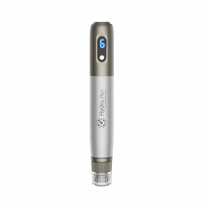 HydraPen h3 microneedling-pen in vooraanzicht met digitale LED-display - professioneel hulpmiddel voor huidverjonging en seruminfusie.