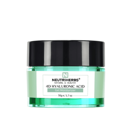 Neutriherbs 4D Hyaluronic Acid Gel Moisturizer 50 g in groene pot. Een lichte gelcrème met 4D-hyaluronzuur die de huid op meerdere niveaus hydrateert, helpt de huidbarrière te versterken en de huid zacht, soepel en fris laat aanvoelen zonder een vet gevoel.