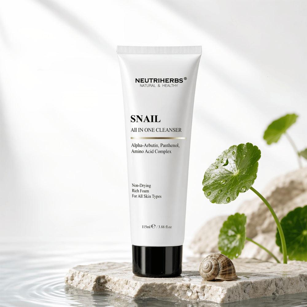Neutriherbs Snail All In One Cleanser gezichtsreiniger met slakkenslijm, Alpha-Arbutin en Panthenol. Milde reiniging die vuil en make-up verwijdert, de huid hydrateert en geschikt is voor alle huidtypes.